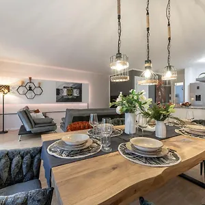 Alpenflair / Luxury / 100qm / Work / Travel / Netflix Penzberg